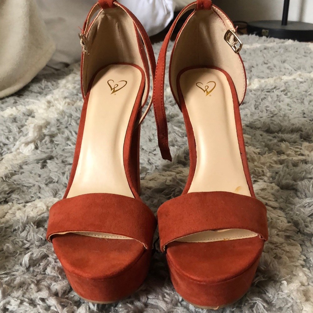 ORANGE PUMPS ;)